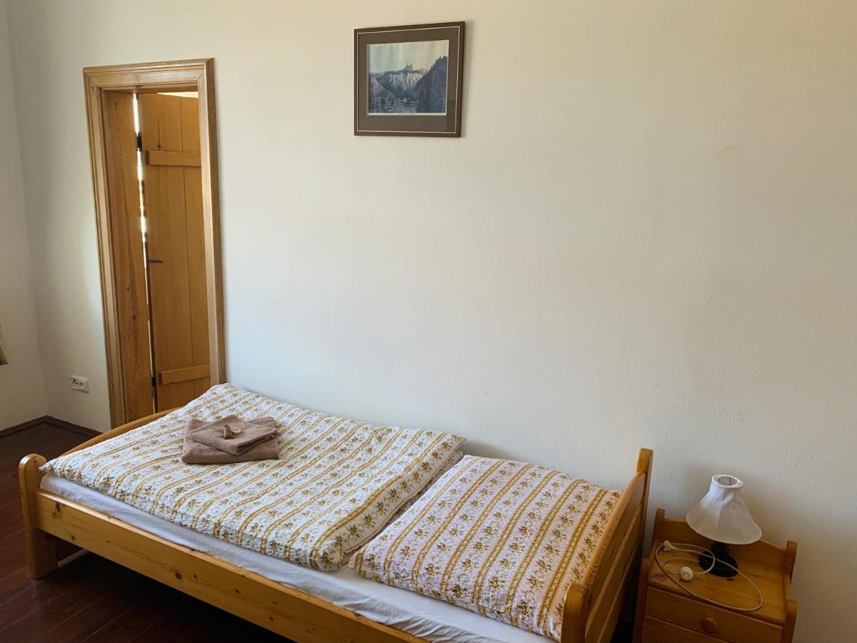 Zamek Mokrosuky Εξωτερικό φωτογραφία